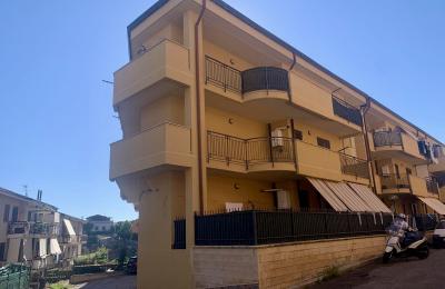 via nenni primo piano